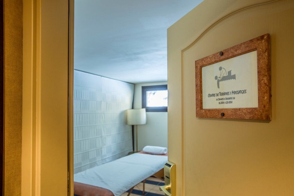 Hotel Atiram Patagonia Arinsal Exterior foto